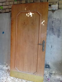 باب خشبي ثقيل صاج للبيع  للاستفسار الرقم 07703445844 السعر 35