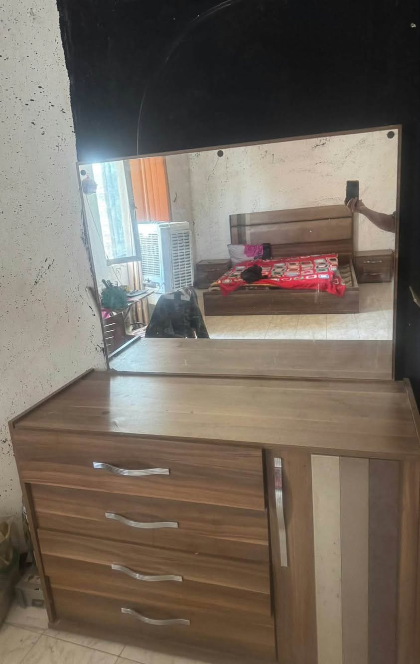 السلام عليكم للبيع غرفة تركية الغرفة جديد كنتور باب سلايد معة جزامة احذية خاليه من العيوب فقط مجرة موضحة بل فيديو المكان بغداد السعر ٣٥٠ 
***********
