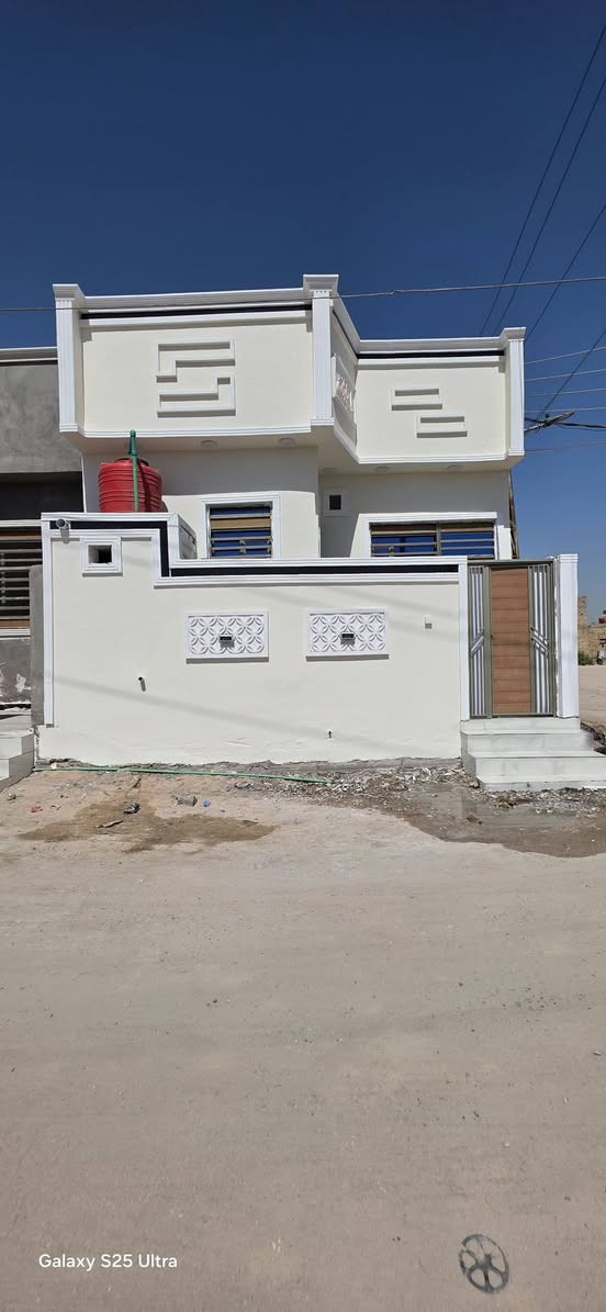 #يتوفر 3 دور جاهزات  للسكن للبيع

#ركن على 3 شوارع 

 #مساحة الواحد  100 متر 

#نوع العقار طابو صرف زراعي باسم عراقي
 
وكاله ومكاتبه ونسخه من الطابو

 بناء جديد وحديث

 #موقع ابو الخصيب حمدان المركز  شارع البريد
 
  #يتكون البيت من غرف نوم 2 و صالة و مطبخ و

 ديوان و صحيات خارجية و داخلية

 #شارع 8متر

  #طريق تبليط كهرباء ماء
 
  #سعر (63) و قابل للتفاوض للستفسار #الاتصال

 او واتساب  #***********
 
#او مراسلة الصفحة #Abbas Nehme البصرة, العراق
