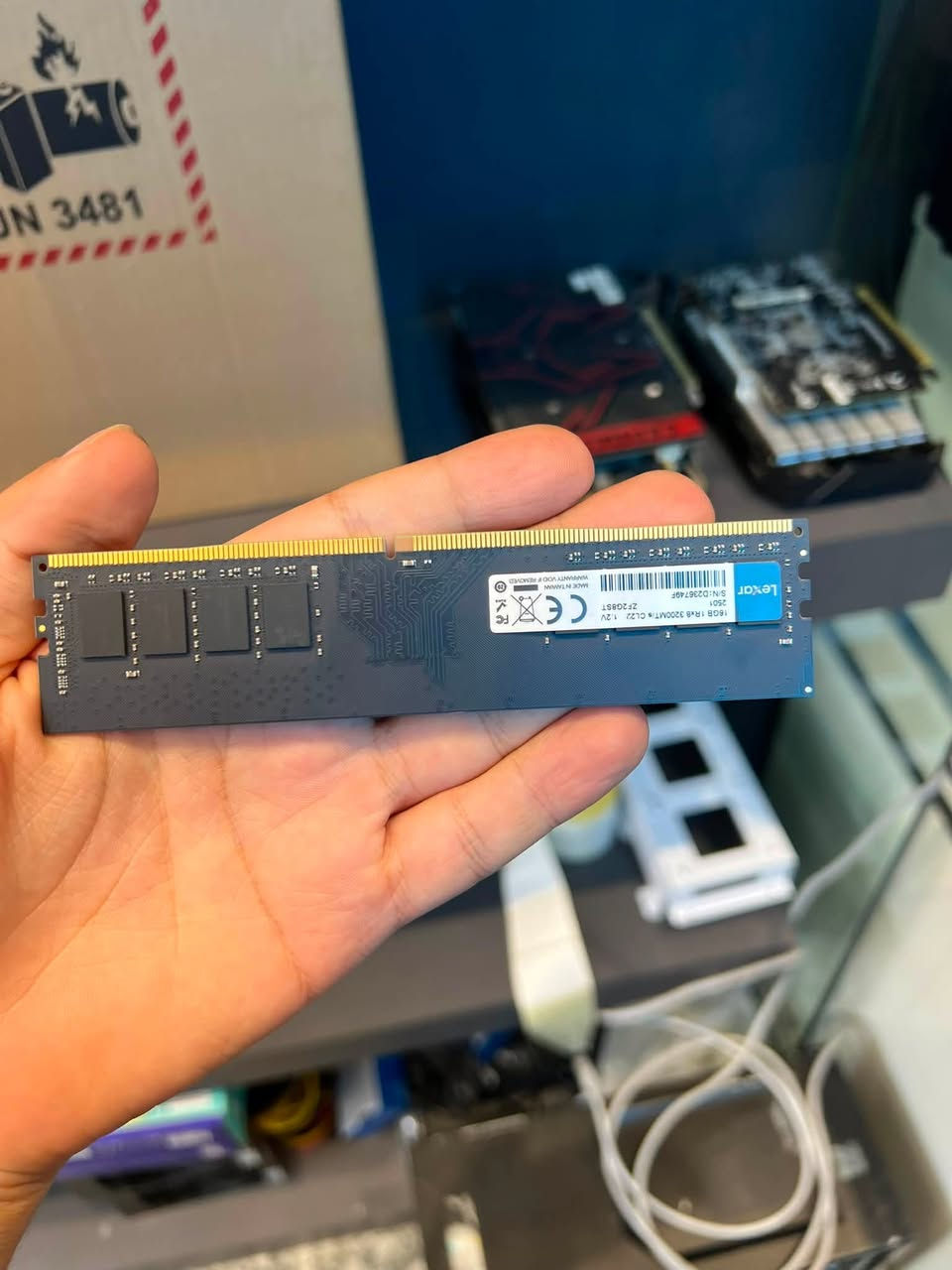 السلام عليكم 

كرت شاشة  انفيديا 1650 gtx ب130 الف وبي مجال 

كرت شاشة Asus  1050 ب75 الف

كرت شاشة pny 1060 ب100 الف 

كيس مستعمل ي40 الف وبي مجال 

رامات ddr4 16g  ب90 الف وبيها مجال 

بور سبلاي 550w  ب30 الف وبي مجال 

ملاحظة كل المذكور نظيف ومستخدم للتواصل 

***********
