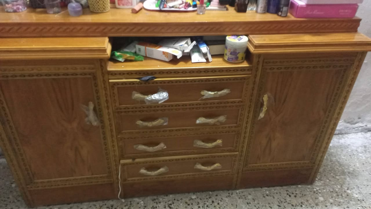 غرفة اخشاب صاج تفصال احطاطه للبيع ثكيله تفصال ٦ ابواب ملحق نضافه ٩٠بلميه ..سعر ٩٠٠الف نزلنه سعرهه مستعجل *********** اليكسر بيهه لايخابر@
