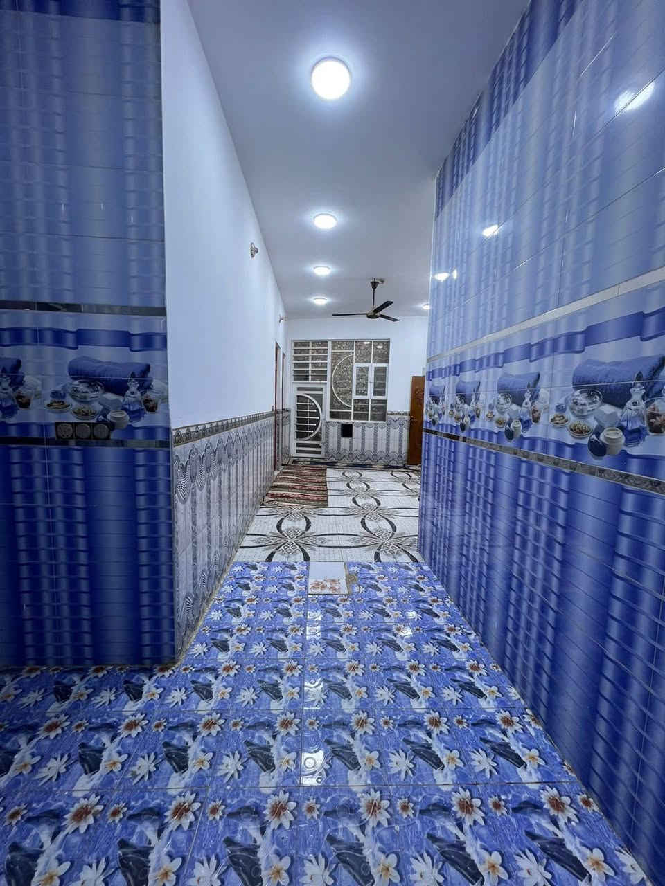 بيت للبيع🏚️مساحه/1000/متر متكون من 6/اغرف   كافه الخدمات ماء💧وكهرباء💡ومدارس🏫شارع تبليط🛣️العنوان✍🏻النجف الاشرف مقابل قريه الغدير شارع المطحنه الاستفسار الرقم📱***********/📞***********
