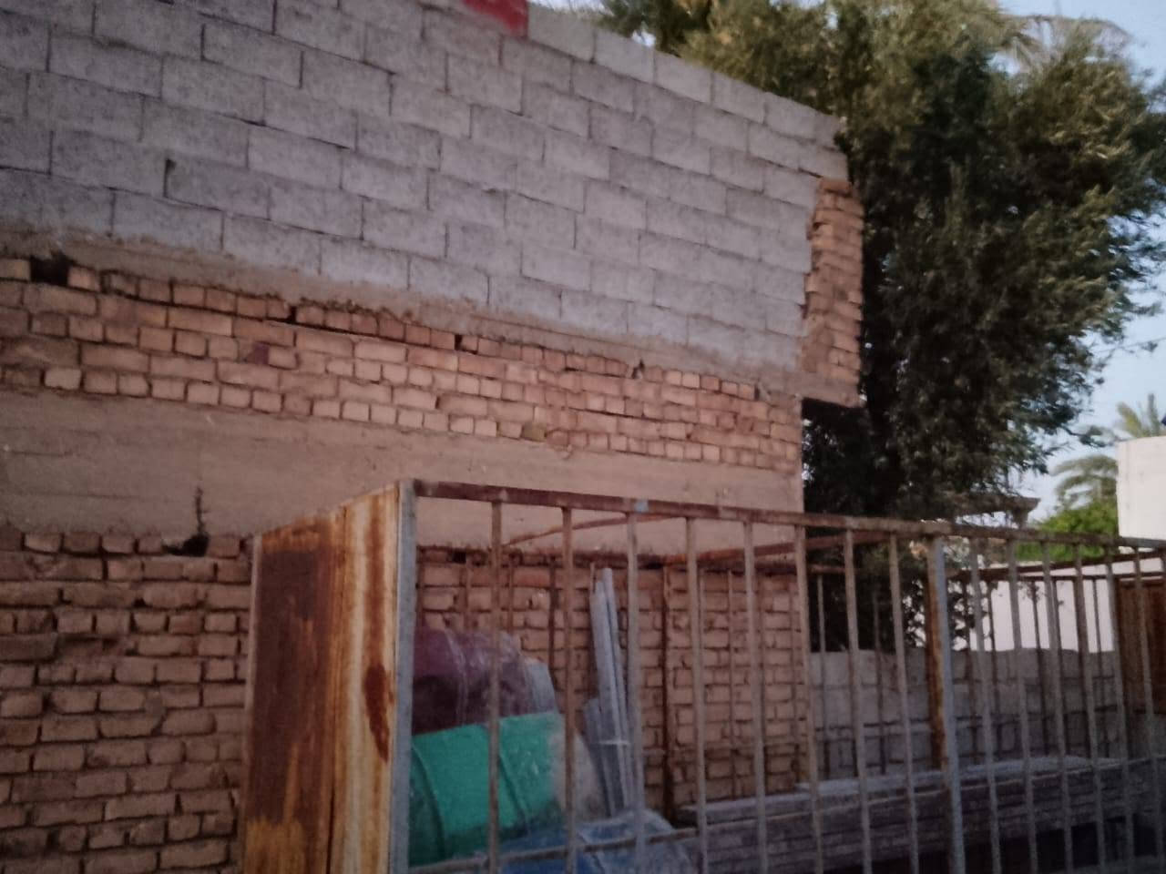 بيت للبيع مساحه ٢٠٠متر ابي صيده حي العسكري قرب شارع العام
سعر ٢٠
***********
