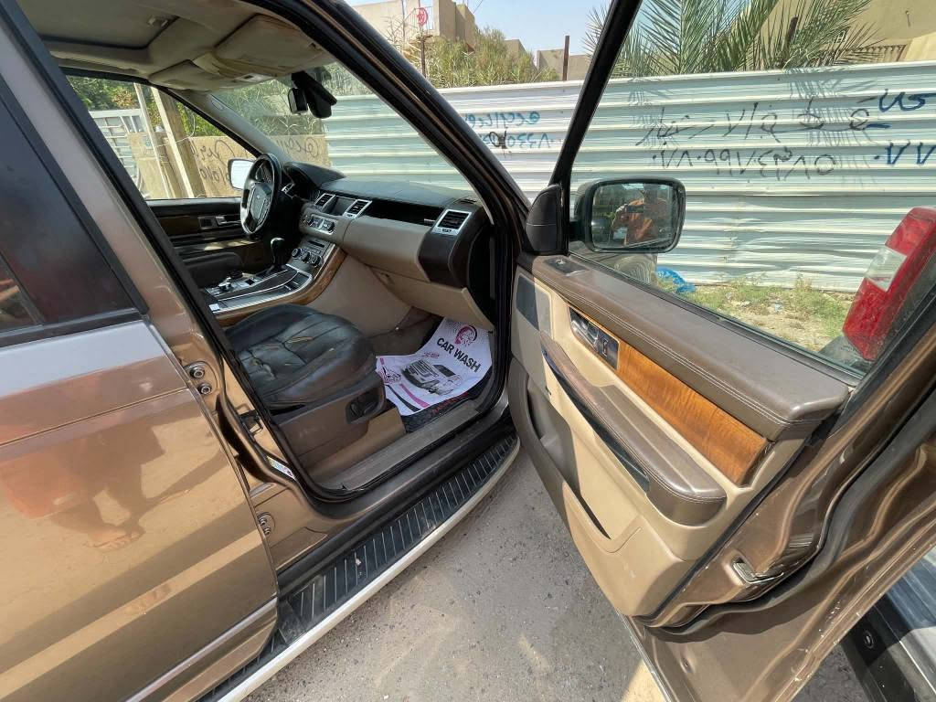السلام عليكم
Range Rover Sport HSE Autobiography،

للبيع او مرواس حسب القناعه رانج روفر سبورت  محرك بلادي ٨ سيلندر العادي المرغوب السيارة فول مواصفات Range Rover Sport HSE Autobiography  داخل قرمدي بس الكشنات الاماميه يرادلها دوشمه  حكم السنوات مال عمر السيارة...
كير محرك صدر جكات كلها عل الفحص وشرط الفحص...
السيارة رقم بغداد مشروع دولي ب اسمي شخصيا.. بس بعدني مامثبت اللوحات الدوليه مالتها لعدم التفرغ..
السيارة نصبتها كلش حلوه بالشارع..
البنيد بي جراد خفيف كما موضح بالصوره...
اخوان السيارة قابله للمرواس حسب القناعه...
السعر بشدة وبيها مجال بسيط بعد الفحص والاقتناع..
السيارة متواجدة في بغداد جانب الكرخ منطقه العامريه....
متواجد على الخاص او الاتصال على الرقم ***********...
تحياتي للجميع.. بغداد, العراق
