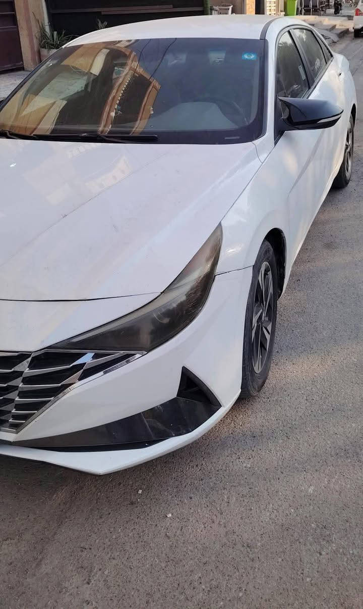 السلام عليكم 
النترى ٢٣ لون ابيض رقم بغداد كير محرك كهربأيات جاهزة غرفتهة جديدة سيارة ناعمة وحلوة محرك ٢٠٠٠ انسة الدفانز  بصمة تشغيل وبصمة ابواب اخوان ما اكطع سعر بالاتصال تعال كلب وقتنع ودلل سعر  ١١٨ وبيهة مجال غير متواجد عالفيس او مراسلة  اتصال فقط 
بغداد الكرخ حي الجامعة 
*********** اتصال فقط 
*********** يشتغل واتساب فقط
