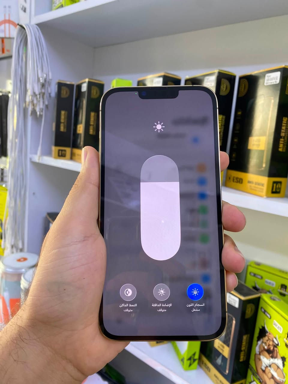 السلام عليكم 
ايفون 13 pro max 
بطارية 79 بلادية 
ذاكرة 256g 
مبدل شاشة اصلية 
الجهاز نظيف كلشي شغال بي ما بي اي خلل 
السعر 540 الف 
عنواني بغداد البلديات - الضباط 
تواصل / ***********
