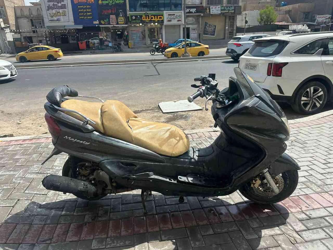 ماجسته دبل رون 
الدراجة نقصها كلج 
كفراتها تعبانه واضحه بالصور 
ابيعها هيج رايدها ب 450 قفل 
مكاني حي القاهرة 
***********
