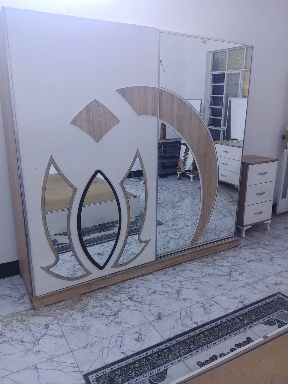 غرفه تركي بدون ضرر سعر 300تخم ديوان حاطه 18مقعد 350قفل مجمده 225 شراي يتصل وكو توصيل ***********
