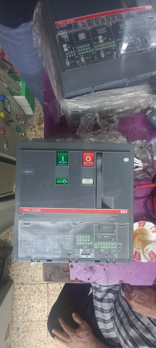قواطع ABB • رباعي ١٢٥٠ أمبير • ثلاثي ١٠٠٠ أمبير