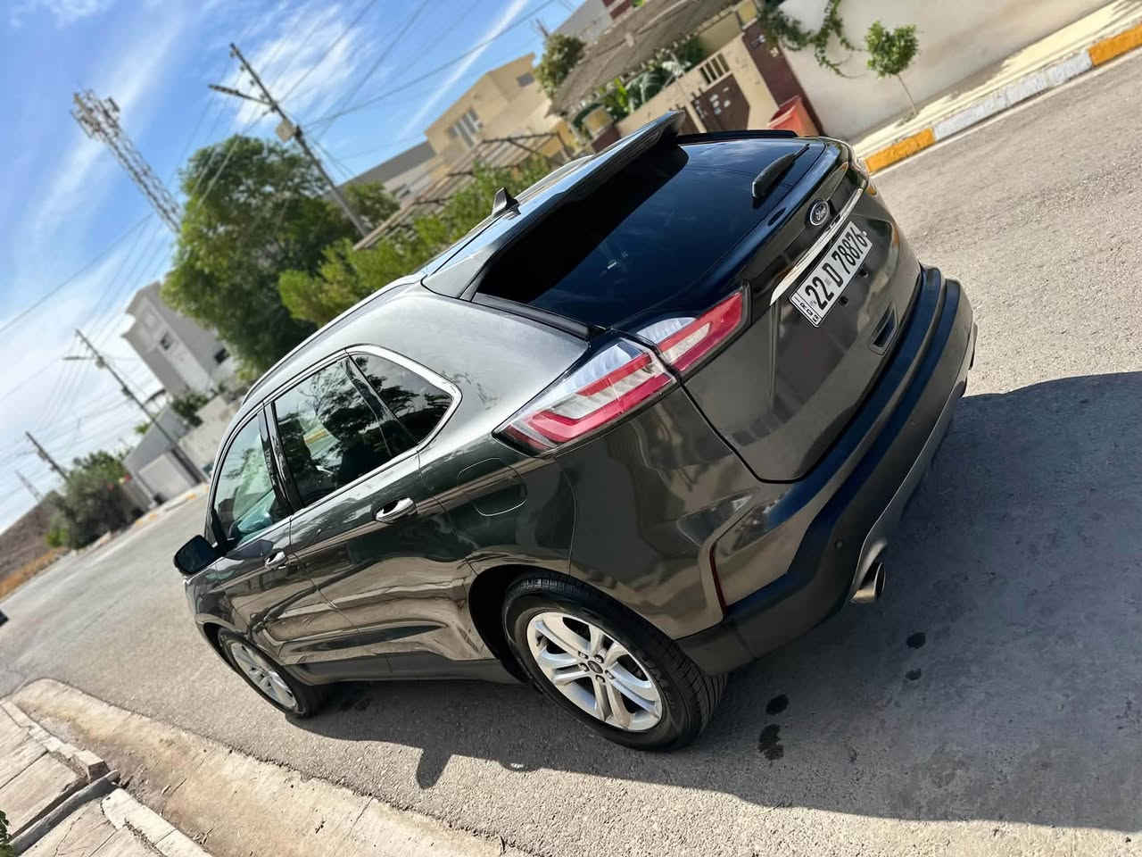 Ford edge 2020

السلام عليكم 
للبيع فورد ايدج جديده 
بمعنى الكلمة سيارة حلوه ونضيف 
فقط سندوق صبغ باقي كفالة بجم امامي خلفي كبس
بدون ايرباك
وداخلها جديد
سيارة فول مواصفات 
السيارة ماشيه ٨٥ الف ميل
فول سيارة داخل جلد ونضيف جدا 
انارة داخليه وبيها بعد هواي مواصفات 
السيارة كلها شغاله من الطول لطول 
رقم اربيل  بسمي تحويل ثاني يوم 
سعر سيارة   ١٤٣  وبيها مجال وماكو بنضافتها 
مكان سيارة اربيل 
سيارة مال بيت مو معارض  
رقم ***********
