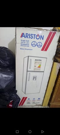 ثلاجه • ١٠ قدم • جديده