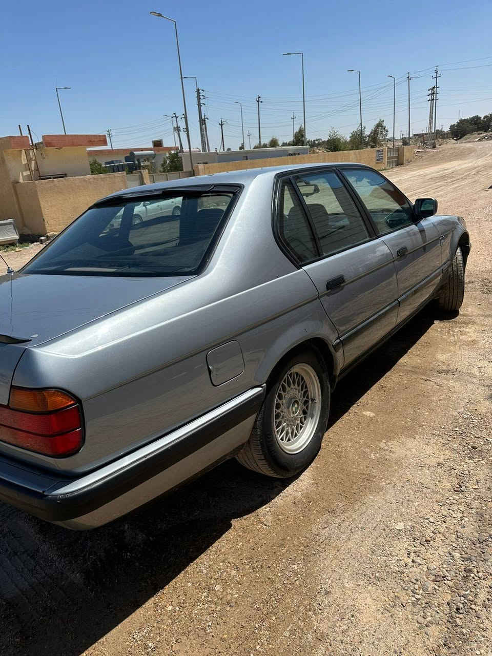 السلام عليكم
مكلف بالنشر بي ام 735 نظيفه جدا موديل 92 رقم بغداد دولي شرط التحويل السياره لا ضربه لا خياس مصبوغه جماليه فقط تبريد ثلج دبل جام الداخل جلد سلايت شغال كفاله كير ومحرك وكلشي بيها شغال يعني مال جناي
السعر 70 وبيها مجال 
رقم صاحب السياره/***********
