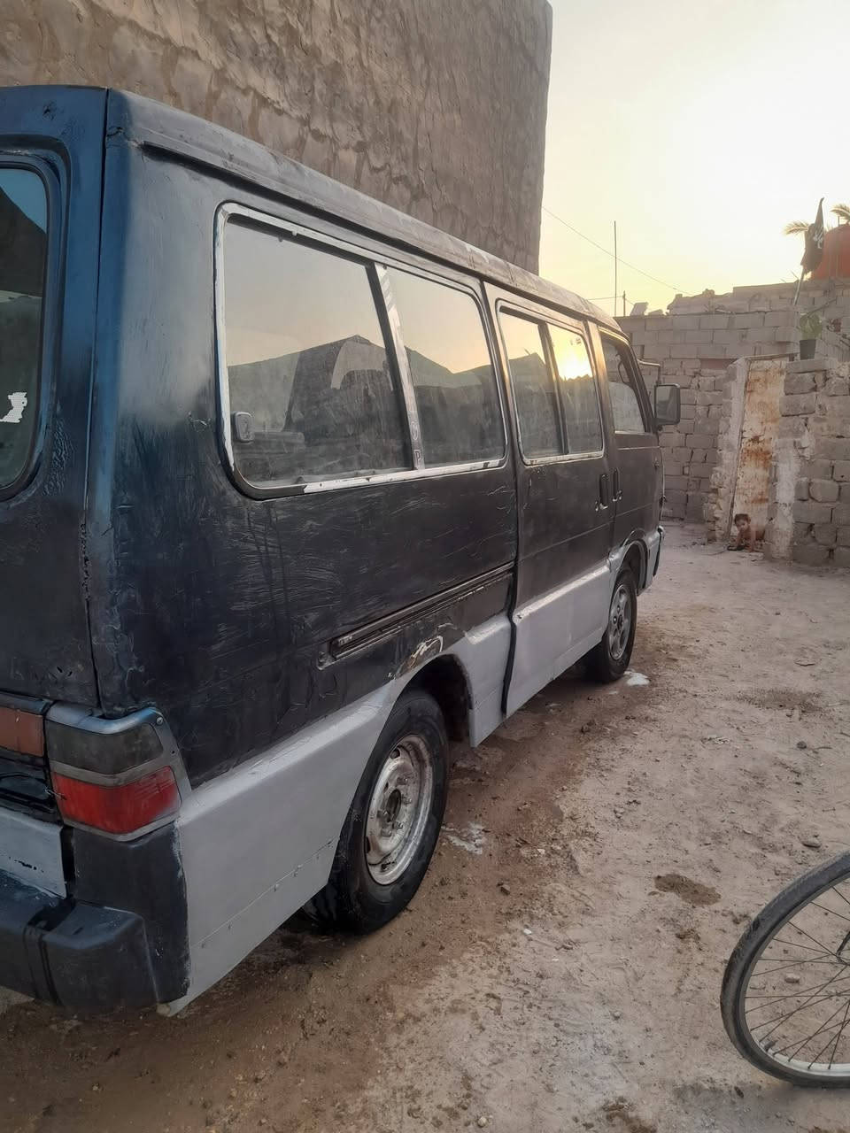 السلام عليكم للبيع كيه بسته موديل ١٩٩٤ مكينه وكير بريجو كفاله اكسن خير من الله شواصي الكدام شركة الوره انضاف  حداديه وره وكدام جديد باتري وسلف ودايلمو جديد داخل نضيف راعيهه موجود بس ماواصله السعر١٨ورقه وبيهه مجال قليل غير متواجد على الفيس رجائن المو شراي لأ  يتصل *********** مكني الحله
