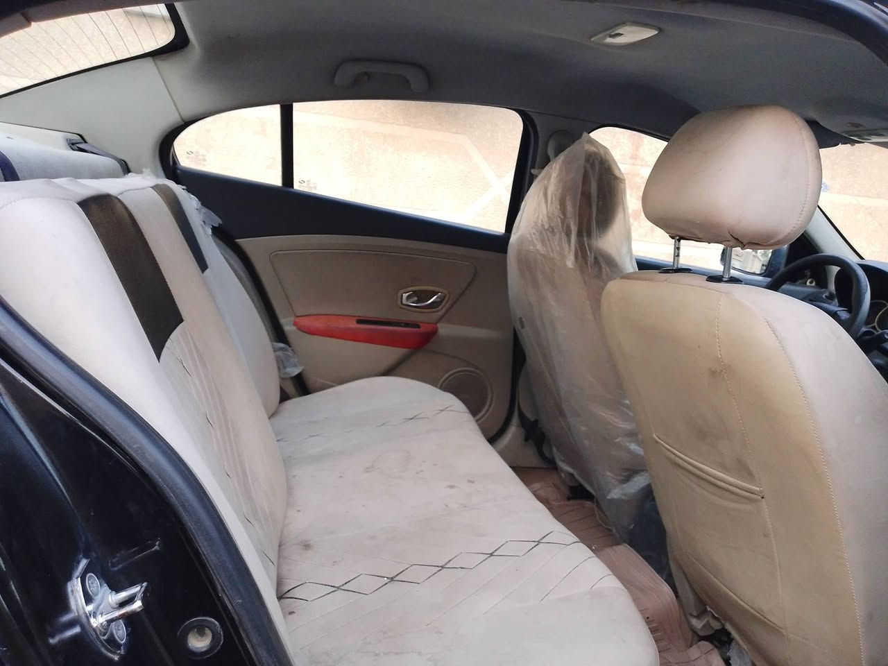 السلام عليكم رينو فلونس 2016 رقم اربيل حادثها جاملغ امامي عكس السايق مبدل مصبوغة حزام سنويتها لل28  محرك  قبق اسود محرك نيسان المرغوب كيرها جديد cvt  صدرها 50% بيها نواقص بسيطة وتبريدها يرادلها غاز تريد وكال تريد تحويل رايدها 48 ورقة وبيها مجال كلش بسيط والشراي يتصل عله الرقم***********
