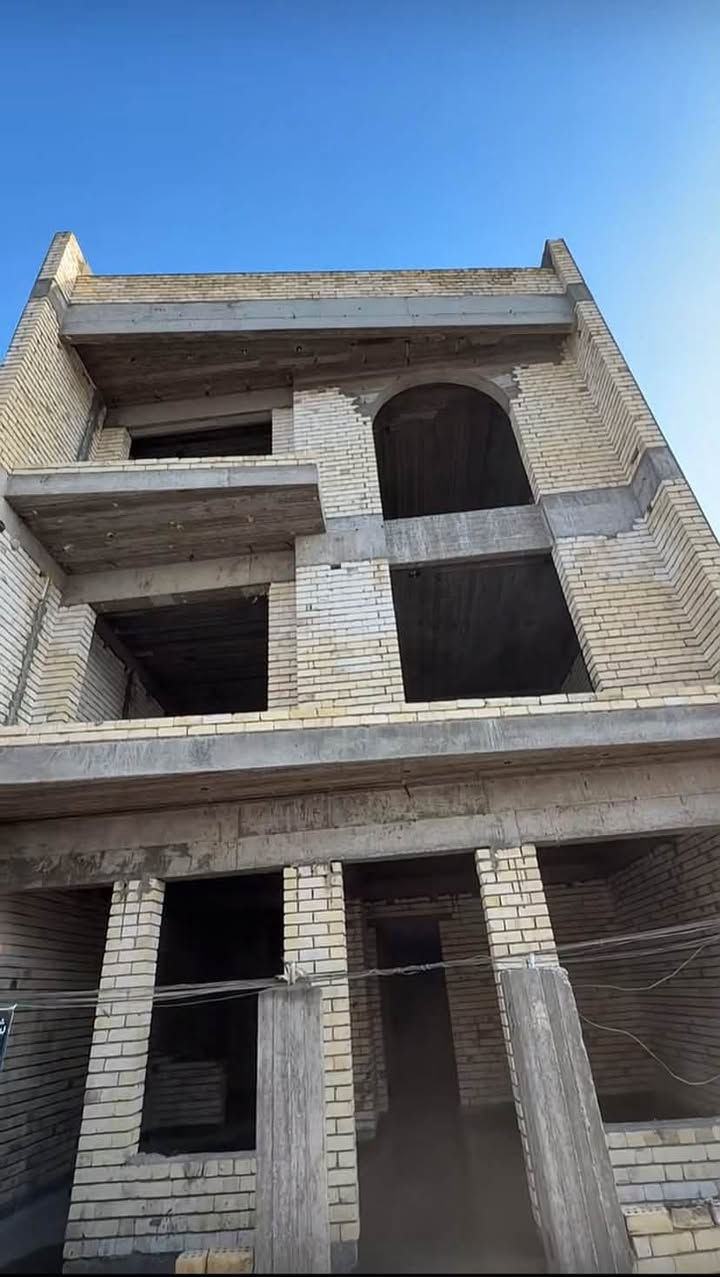 السلام عليكم خلفه بناء وترميم نتعامل قطعي وعالدبل اسعارنا مناسبه وشغلنا درجه اولى. ***********

نص مكتوب في الصور:
- خبرة جودة التزام MA محمد الشمري للمقاولات العامة هدم بناء ترميم إشراف هدم تنفيذ أعمال الهدم بأعلى معايير الأمان بناء تنفيذ جميع أنواع المباني والإنشاءات ترميم ترميم وصيانة المباني وتجديد الواجهات إشراف إشراف هندسي كامل على جميع المشاريع الثقة نبني قبل أن نبني المشروع ***********