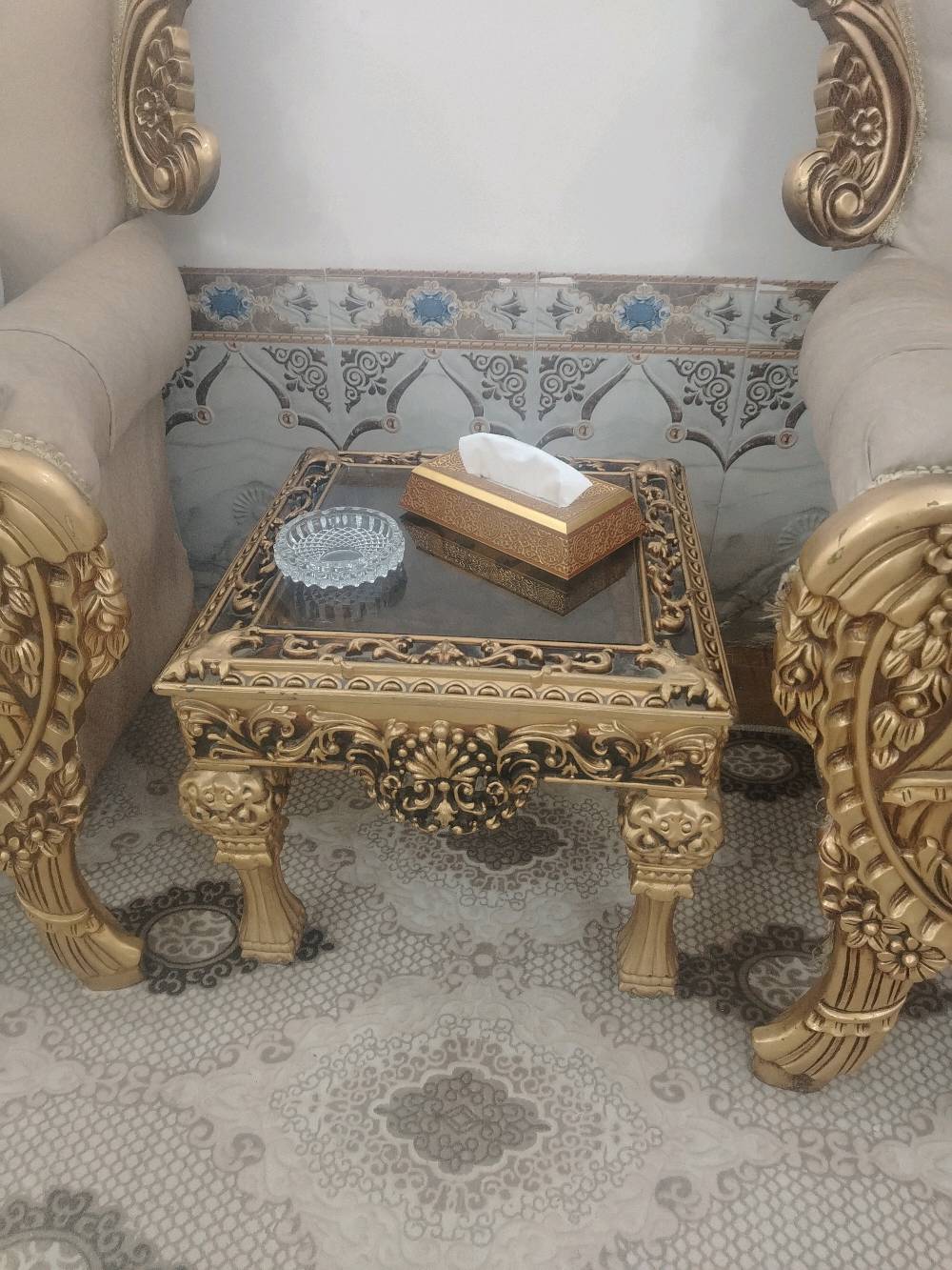 تخم ملكي خشب اصلي استعمال قليل جدًا يجي عشر مقاعد و تلث طبلات ثگال وحده كبيره و اثنين صغار السعر 600,000 الف دينار عراقي وبي مجال ***********