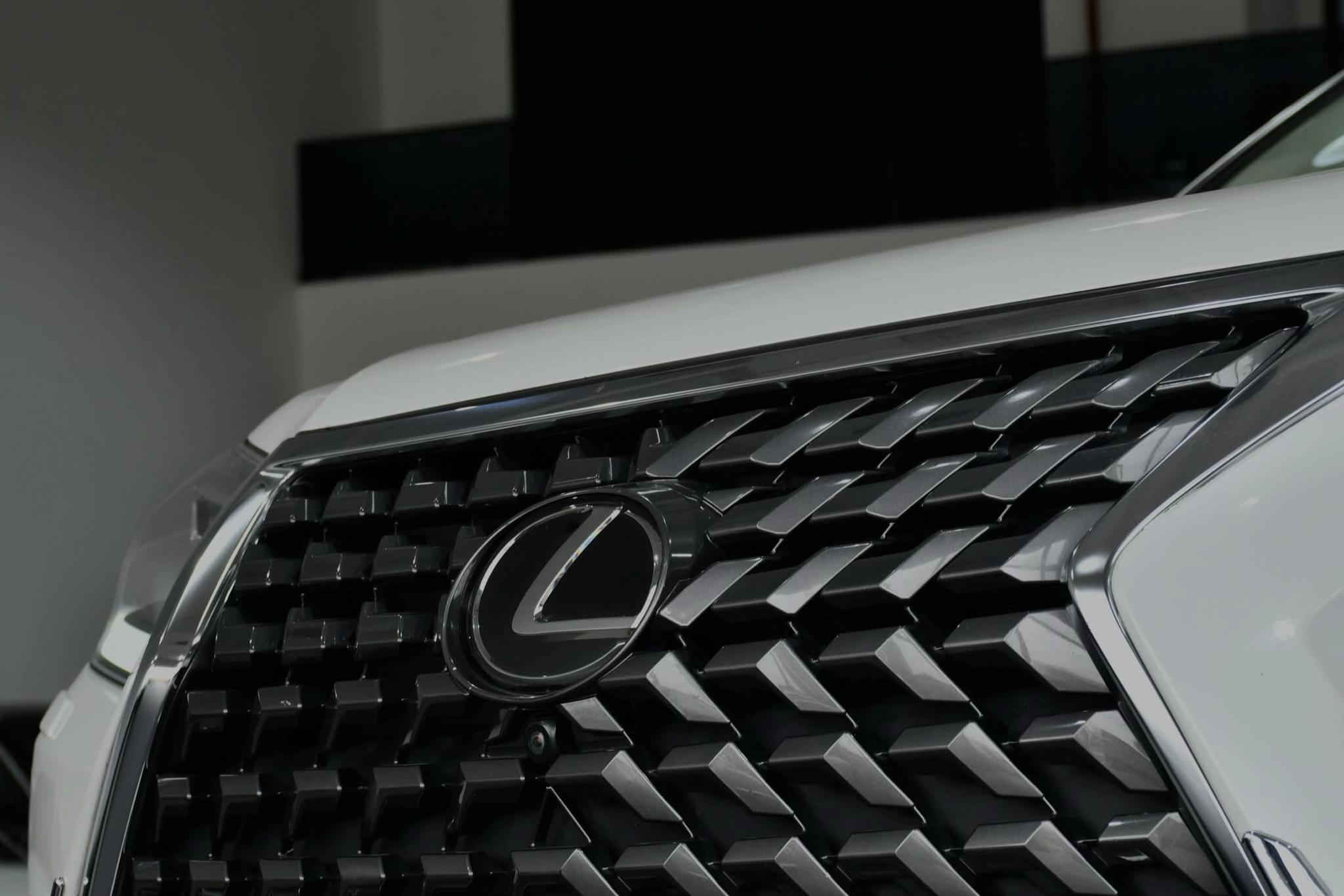 للبيع Lexus GX 460 2023 • اللون: أبيض • المكينة: 8 سلندر V8 • الممشى: 33,000 ميل • الضرر: صفحة السايق صبغ • السيارة نظيفة ومواصفاتها ممتازة           � السعر:295 ورقة    📍للمعلومات اكثر يرجى التواصل على الرقم *********** واتس اب او اتصال شكرا لتواصلكم معنا🙏
