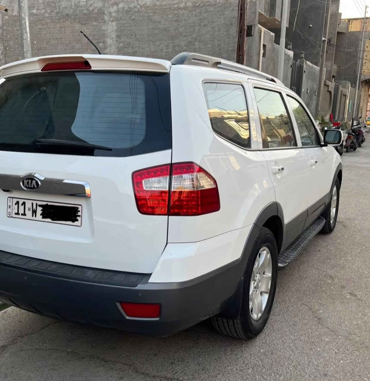 سلام عليكم 
للبيع 
كيا مهافي موديل 2015Vib فول مواصفات رقم بغداد مشروع وطني تحويل مباشر سنويه مجدده 
وارد خليجي مكفوله كفاله عامة
مواصفات سياره فول 1/1 
فتحه سقف 
شاشه كبيره 
كاميرا خلفيه 
اشاره بلمري 
كشن كهربائي 
6 سلندر 
7 راكب 
3 قطع تبريد 
دفع رباعي 
داخل لونين عسلي وصاج 
مري شفط 
جنطه شفط 
ثلاجة داخلية 
خزن ميموري
تدفئة بالكشنات
بصمتين تشغيل

سياره جاهزه وجديدة الاخير ماشية قرابة ١٠٠ الف
كير محرك تبريد تخم تاير جديدة
جاهزة الاخير 
مكان السيارة بالسماوة

السعر 155 وبيه مجال 
الاستفسار أكثر ***********
