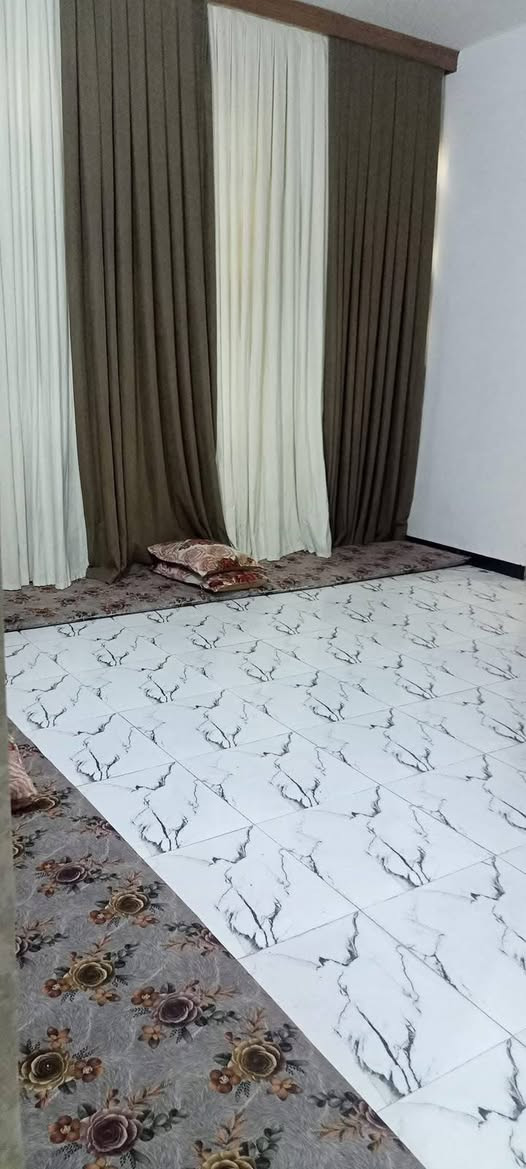 #للبيع او مراوس ب نص قطعه او مشتمل طابق ونص

 ب٧ الاف او ١٦ او ١٧

🏡بيت مساحة 250متر الواجهه 12ونص والنزال 20 م 
طابو صرف بناء طابوك 
الفلوجه حي الشهداء منطقة 21الف خلف عماره الجنابي 
يحتوي على 
غرفتين نوم 
صاله 
مطبخ واستقبال 
صحيات منور 
السعر 110مليون 
***********

     ((بيع او مراوس فقط))
