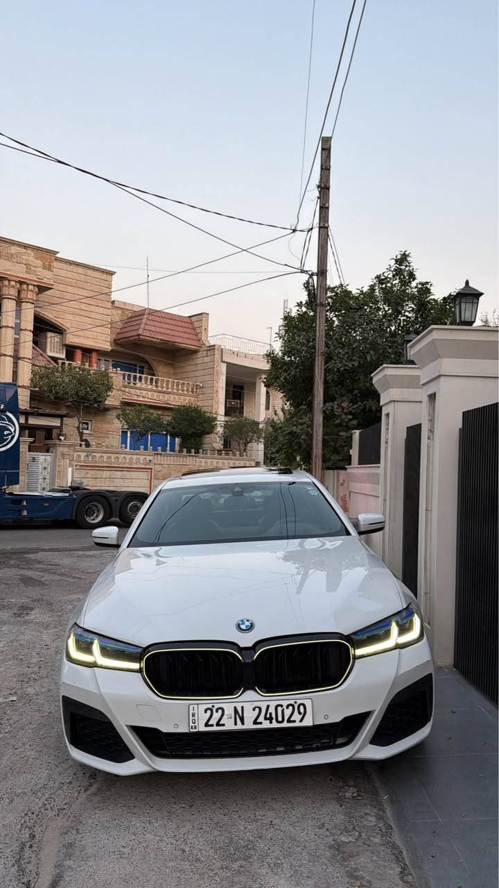 BMW 530e 
Hybrid bensin 
2022 M bellade 
40KM BA Patre darua ba full sha7nache 
Sayarakm be boyaxa 
Bas 3 Che PDR HAYA 
68 mil royya 
Masafat full 
Sama3a harmankardon 
Slayt sanduq shaft 
Sawty tanzel na dasty 
Sayaraka M belladya 
Lo Ma3lumat zyatr Datane talafon kay.
*********** أربيل, العراق

