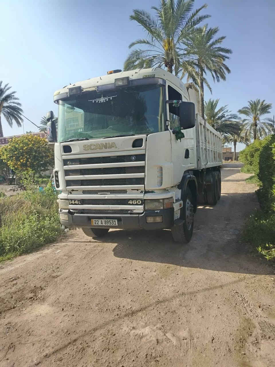 السلام عليكم سكانيا الفنيه موديل 2000 رقم انكليزي تحويل مباشر مجموعة مان مكينه سته انجكتر جديده سياره جاهزه للعمل  تخم تاير لاستفسار ا لاتصال ***********
