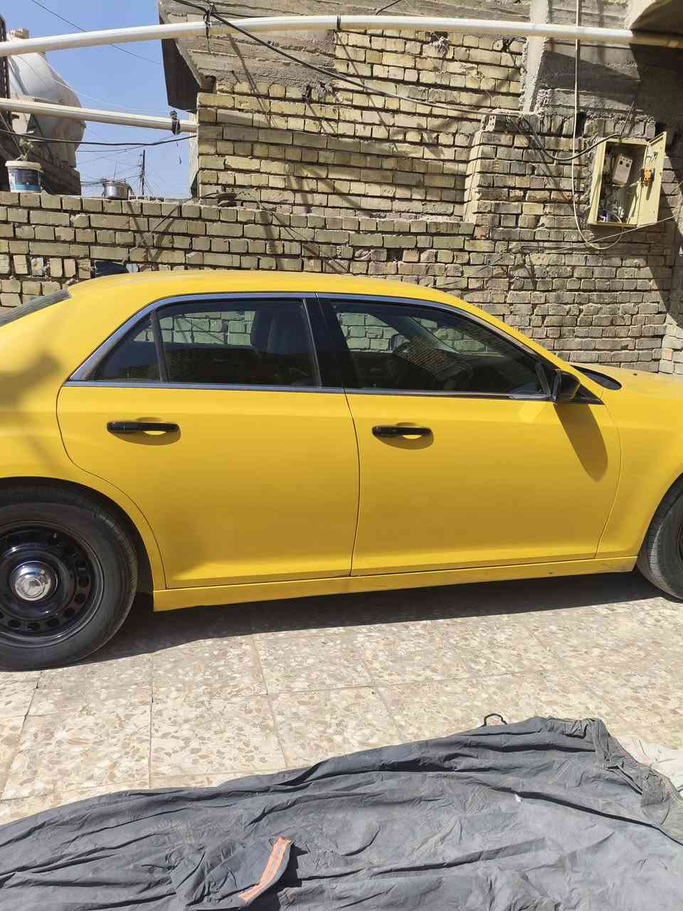 السلام عليكم
اوباما موديل١٧معلاي٢٠ 
رقم بغداد اجره بسمي 
مكينه ٣٦٠٠ 
محرك كير تبريد مكفوله 
حادث چاملق وبنيد 
فور ويل 
سياره نظيفه 
*********** ل
