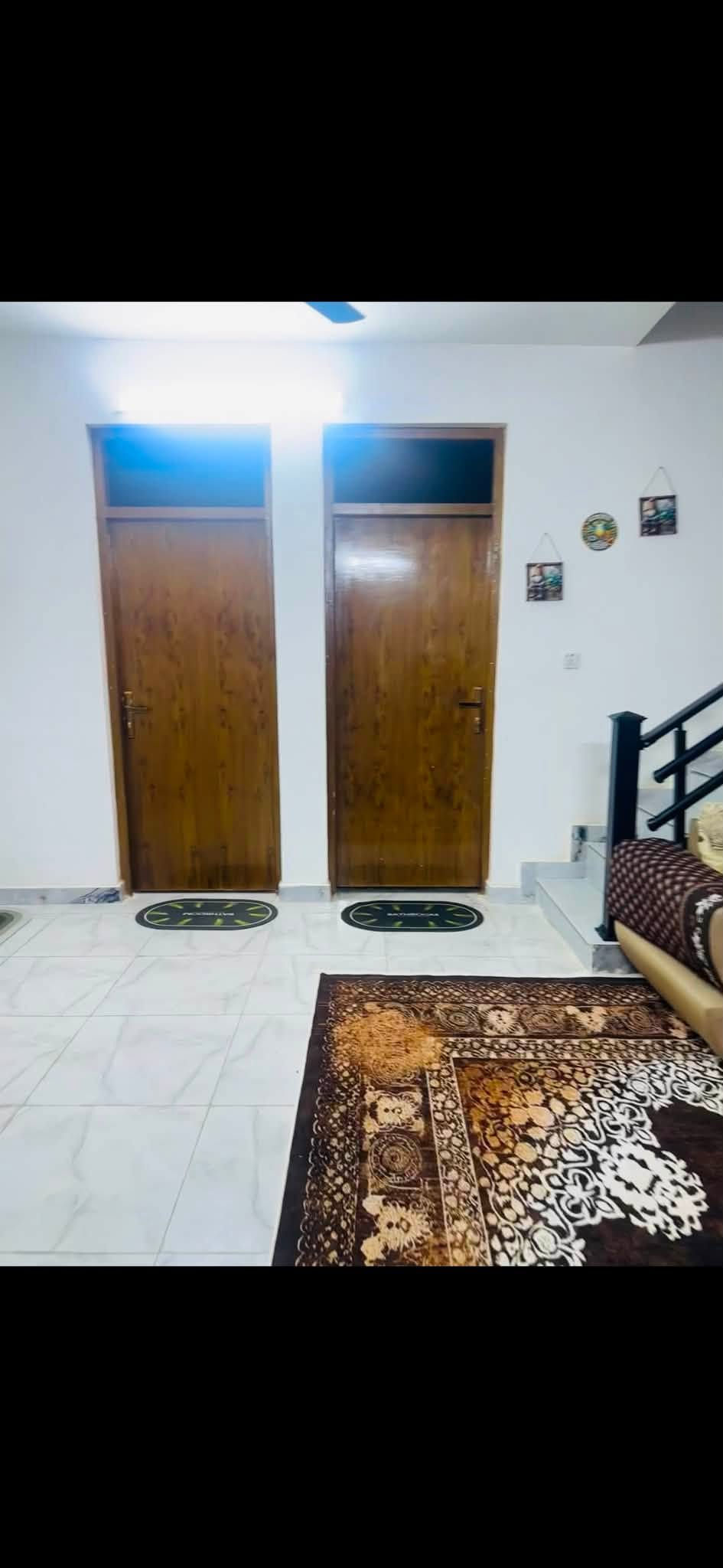 سلام عليكم بيت لبيع200 متر زراعي بشارع جملون مال واثق الغروي مقابيل سوق بي غرفتين كاع بورسلين اسباني حمامات ثنين وصاله كبيره حوليه بيت كامل مانقصه شي بس واجهي سطح شتاكير بناء حديث قبل شهرين بنيته بناء طابوك درجه اولى ***********
