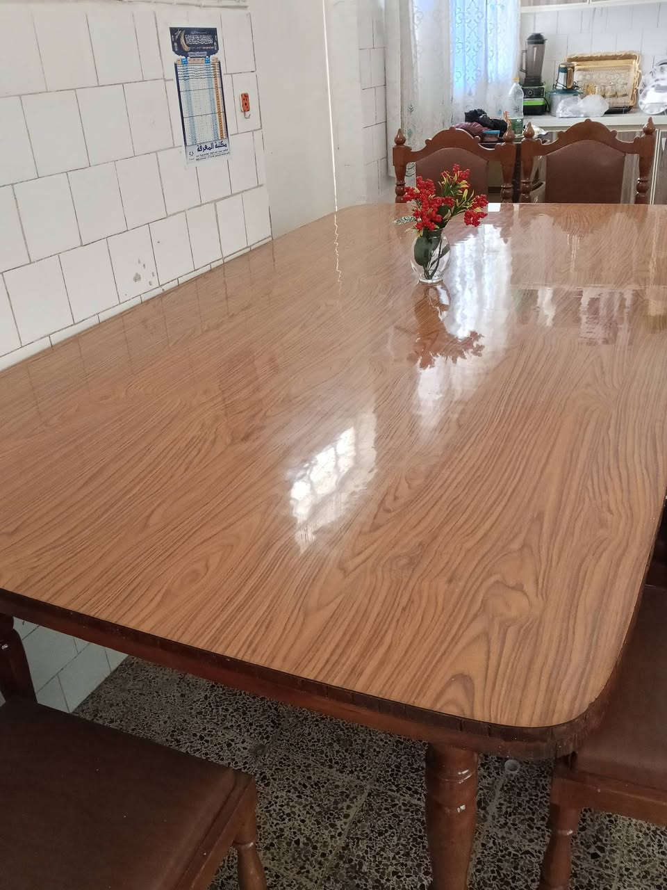السلام عليكم متاح ميز جدا جدا نظيف مع ست كراسي جدا نظافة الغلاف جلد ومعاهم خمس كراسي مو مال ميز بس الشراي ياخذهم مع الميز يعني يصير مع الميز 11 كرسي الميز طول مترين وربع تقريبا والعرض متر و ثمانين تقريبا يعني مالعائلة شي مرتب خشب حيل حيل ثقيل السعر 400 للاستفسار ***********
