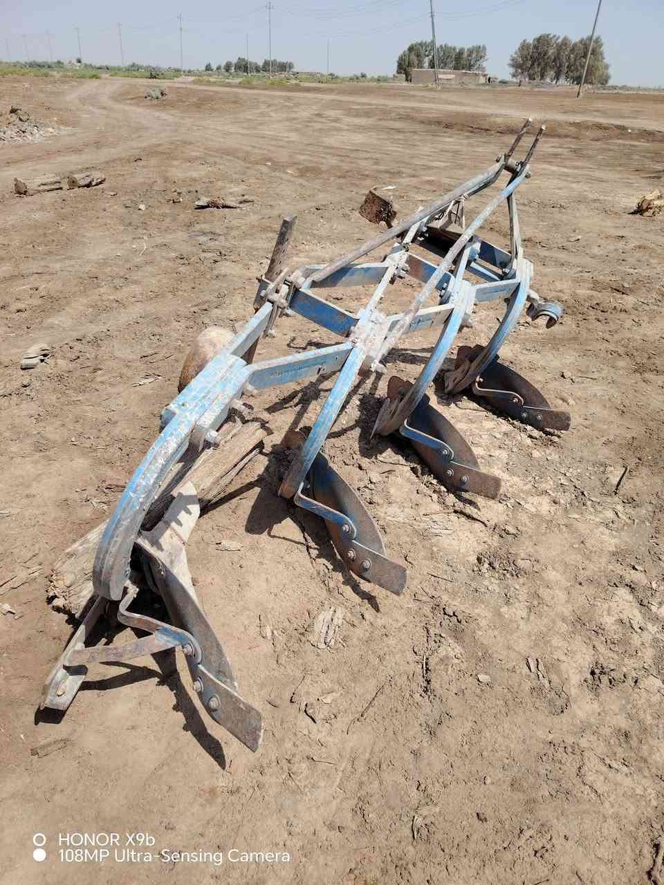 سلام عليكم فدان تركي رباعي للبيع حجم 10شرط الكراب استفسار ***********

نص مكتوب في الصور:
- HONOR X9b
- 108MP Ultra-Sensing Camera
- O HONOR X9b
- O HONOR X9b 108MP Ultra-Sensing Camera