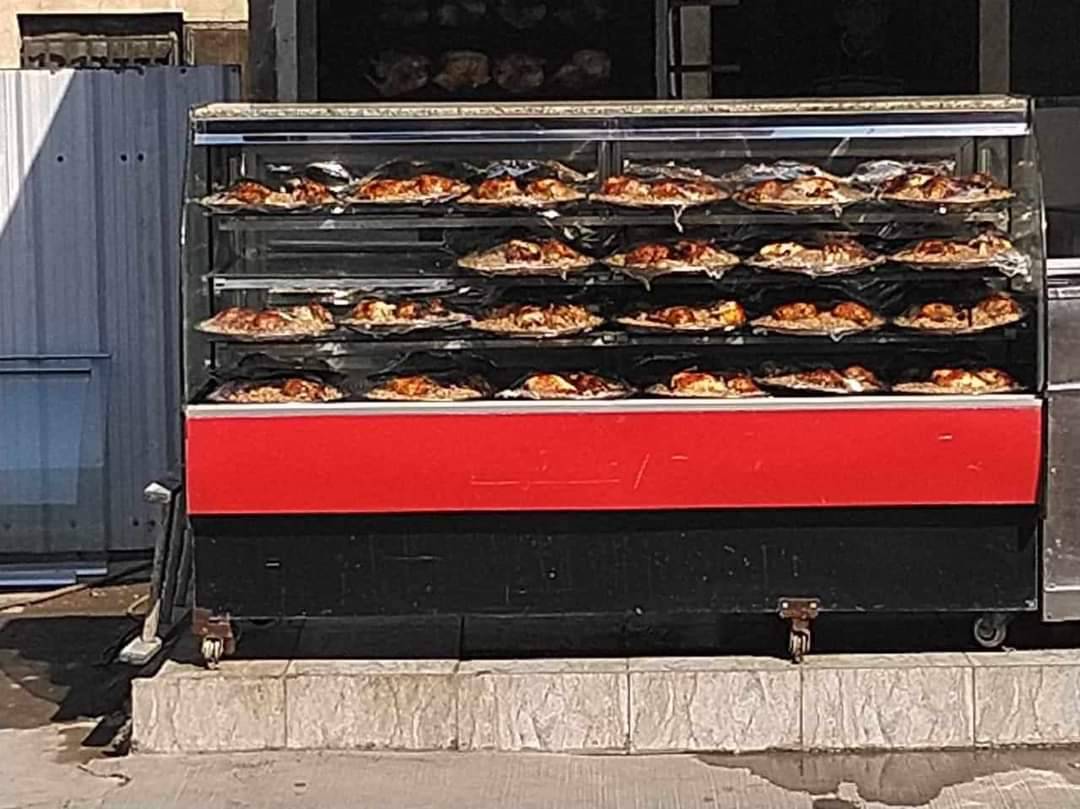 عارضة طعام حار • بغداد