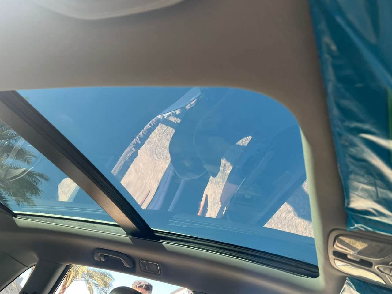 بسم الله الرحمن الرحيم
للبيع سورنتو موديل ٢٠١٥
كويتي اعلى فئة فول مواصفات 
رقم بغداد الدولي الجديد 
سنويه جديده بأسمي 
7️⃣ راكب 
6️⃣ سلندر 
3️⃣ قطع تبريد 
فور ويل
بنوراما
داخل قرميطي
حساسات جانبيه
كاميرا 📷 
زراكات
لايت زنون
دواسات
علامه السورنتو 
بصمه تشغيل 
بصمه ابواب اشاره ترحيب
وياله حجم ١٩ 
تايرات جديده 
كشانه جلد 
كشانه كهربائيه عدد 2️⃣ 
تحكمات ستيرن
بردات جانبيه
نضام بلوتوث 
ماشيه ١٠٩
سياره نضيفه كلش كفاله عامه من الصبغ والبارد والتبديل 
المكان الرمادي 
للاستفسار على الرقم التالي ***********
