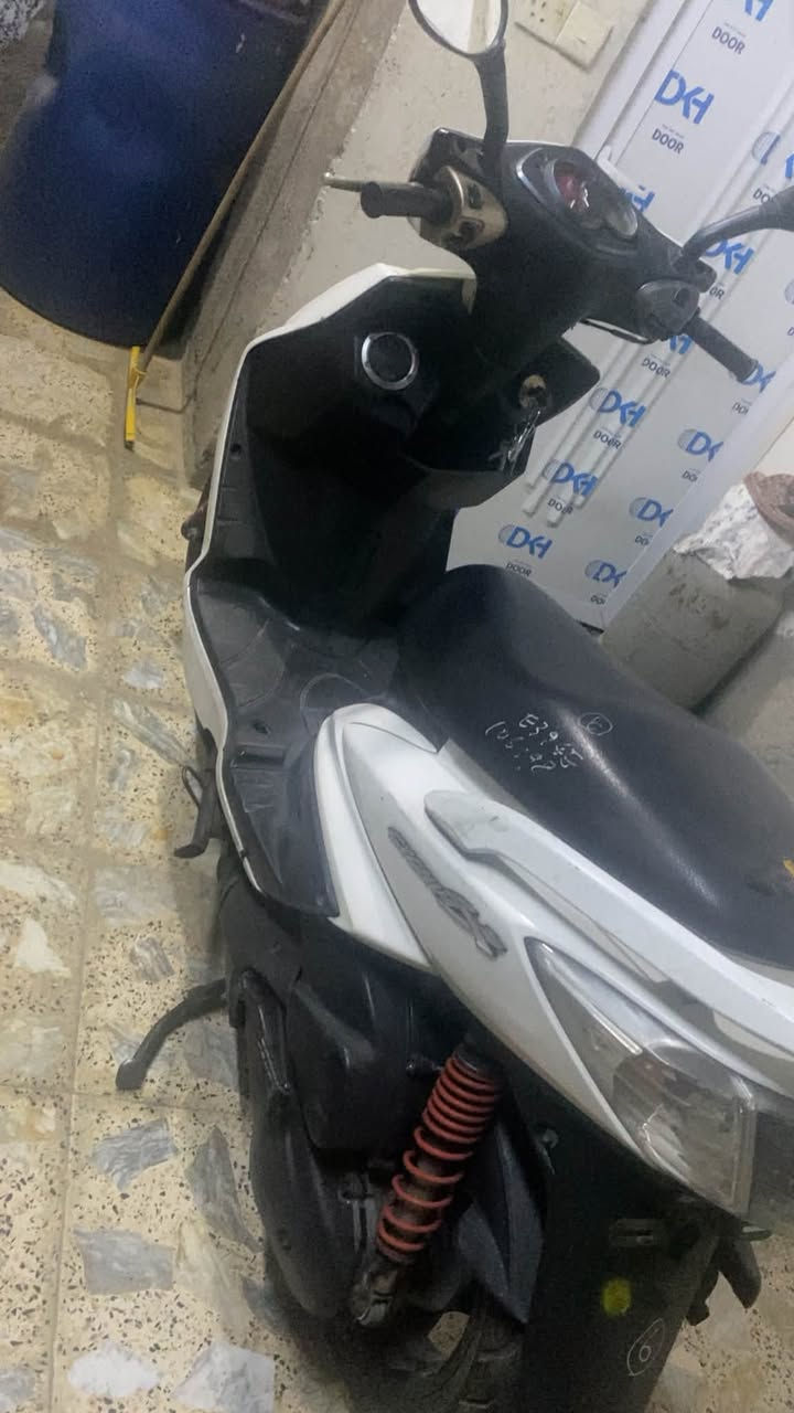 دراجه سكنس  ياباني مكينه مكفوله من الفتح كهربائيات كلهه شغاله شاشه شغاله كفرات اصلي  دبلات شغاله طسه ناعمه دراجه حلوه وكلهه كامله مكاني بغداد  الزعفرانية شرا ي اتصل على الرقم *********** متوفرواتساب 
السعر1100
