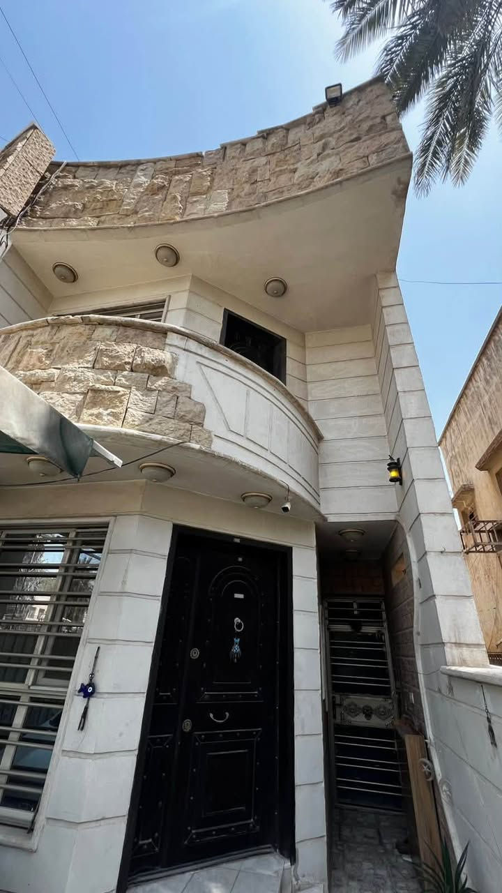 لا توجد تفاصيل

نص مكتوب في الصور:
- دار للبيع (شارع فلسطين ) م 508 مساحة 100 م ٢ 5*20 مدخلين منفصلين ويتكون من
- ١- الطابق الارضي كراج يسع لسيارة واحدة وصالة استقبال وهول ومطبخ وحمام ومنور خلفي ومنور وسطي
- ١- الطابق الاول غرفتين نوم 4.5*5 وحمام جاكوزي وفسحة (موزع)
- ٣- الطابق الثالث غرفة نوم 4.5*5 وحمام ومخزن
- البناء درجة اولى ارضيات مرمر وسيراميك اسباني وخدمات كاملة
- للاستفسار المراسلة او الاتصال بالرقم واتساب
- ***********