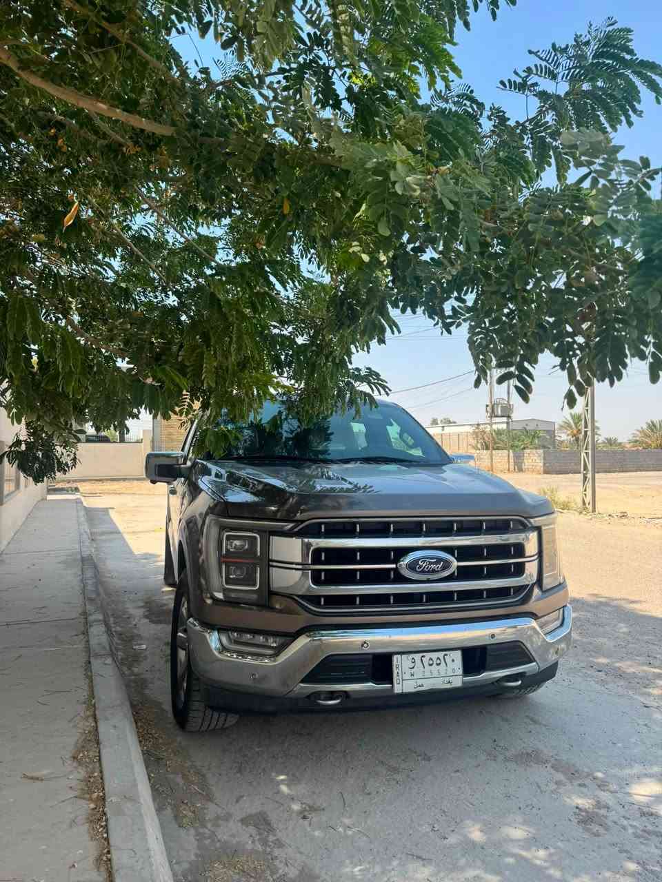 Ford F-150 Lariat PowerBoost Hybrid 2022 فورد اف ١٥٠ لاريات هايبرد فول مواصفات
مراوس ب لنكولن افيتور موديل حديث  

المواصفات:

* موديل: 2022
* الفئة: Lariat Full Option
* المحرك: 3.5L PowerBoost Hybrid Twin-Turbo EcoBoost V6
* ناقل حركة أوتوماتيك 10 سرعات
* نظام دفع رباعي (4×4)
* استهلاك وقود اقتصادي بفضل نظام الهايبرد
* جلد فاخر
* مقاعد كهربائية مع التدفئة والتبريد
* ذاكرة لمقعد السائق
* شاشة لمس كبيره
* عدادات رقمية 
* كار بلي Apple CarPlay وAndroid Auto
* كاميرات 360°
* حساسات أمامية وخلفية
* مثبت سرعة ذكي (Adaptive Cruise Control)
* نظام المحافظة على المسار
* نظام مراقبة النقطة العمياء (BLIS)
* تشغيل بصمة (Push Start)
* تشغيل عن بُعد (Remote Start)
* فتحة سقف بانورامية
* إضاءة LED أمامية وخلفية
* مرايا كهربائية قابلة للطي مع القفل
* باب خلفي كهربائي (Power Tailgate)
* نظام اختيار أنماط القيادة
* تكييف أوتوماتيكي ثنائي المناطق
* نظام صوت Bang & Olufsen
* مخارج كهرباء داخلية وخارجيةPro Power Onboard.

رقم الشاصي: 1FTFW1ED8NFA50272
صور الحادث مرفقه وممكن مراجعة تفاصيل الحادث من خلال رقم الشاصي

عداد المسافه 116 الف ميل

***********
