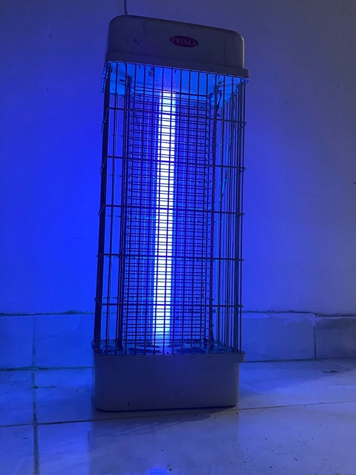 قاتل حشرات كهربائي • داخل الامين • مستعمل