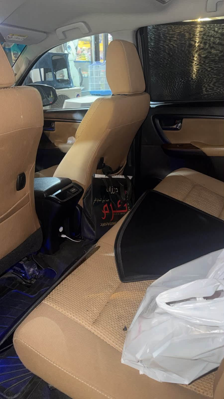 بسم الله. سلام عليكم شباب TOYOTAفورتنر 🚀سياره استخدم قليل بيت  ✅
((من الاخير سعر بيع نهايه ٢٥٨) 💵الشراي فقط يراسل وشايف خيرها وبلا مواعيد كاذبه 
ماشيه65 الف كيلو ⏫
سويج مو بصمه كشانه مخمل بدون فتحه ✅
السياره خليجي بيها طخه بالعراق خفيفه بالجاملغ الامامي بدون ايرباك مصبوغ شوي منه السعرخاص او تصل ع واتساب *********** رقم بغداد تحويل كبل✅
مكان المنصور بغداد
