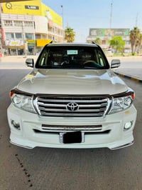 لاندكروز 2015 • ٤٦٠٠ V8 • ٩٨ الف