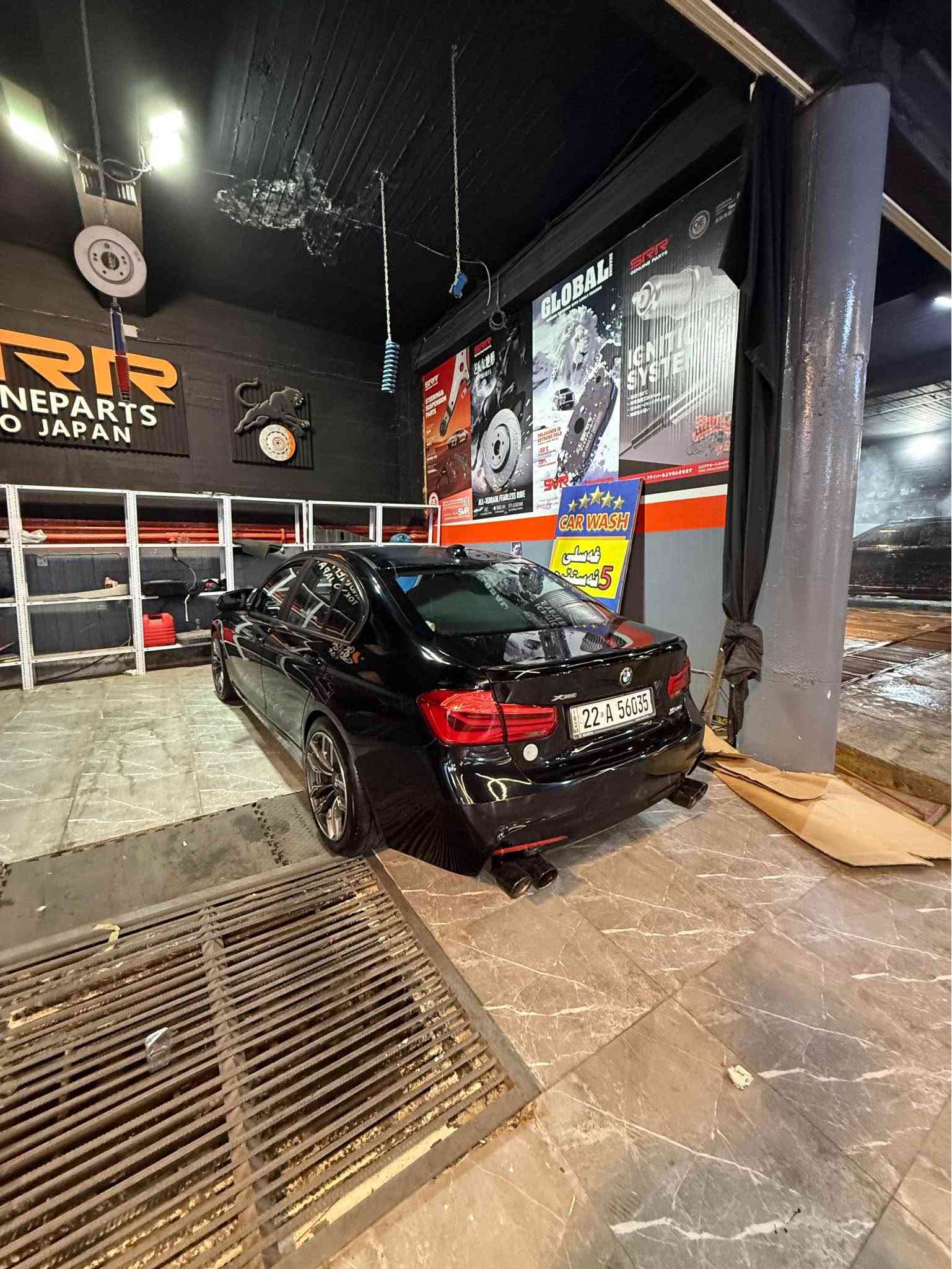 ‎سيارة BMW حجم F30 320 موديل 2016 حجم المحرك 2000 توين بور تيربو 4 سلندر 
‎مسويلها ادامه كامله 
‎رياضي رقم اربيل جديد السيارة جاهزة مال جناي وبلادية مواصفاتها
‎1_شاشة اعطال وعرض
‎2_بصمة تشغيل 
‎3_گير 8 نمر
‎4_ محرك 4 سلندر توين بور تيربو
Twin power turboكشنات جلد+خزن 3 وضعيات 
‎6_ تحكم ستيرن
‎7_ نظام اقتصادي _رياضي_ اعتيادي ويل ام اصلي سعره 600$  مع تخم تاير جديد 200@
‎يعني 3 وضعيات قيادة
8_ Auto stop/start
9_DTC+DST+ABC
‎10_ تبريد قطعتين 
‎11_ تحكم ستيرن جهتين 
‎12_ لايت زنون اصلي عالي ناصي
‎ا هزه سنويه جديد
***********
‎مكان سیارە سلیمانیە و سنویە بسمی -فقد لبيع السليمانية, العراق

نص مكتوب في الصور:
- 21:13 LTE 70 Back to top | Lot details Back to top | Lot details Back to top | Lot details poctra.com
