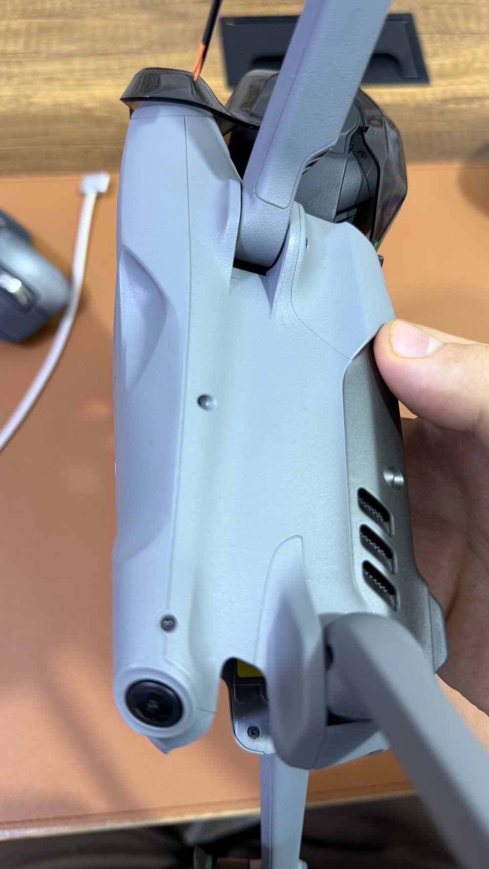 درون Air 3S للبيع  
مشحونه 6 مرات فقط 
نظيفه جداً  مابيه اي طخه او زلغ ولا مصلحه نهائياً

سبب البيع محتاجه فلوسه 

السعر  ((مليونين و200 غير قابل للتفاوض ))

مكاني كربلاء. ***********
رجاء الميعرف باسعارهن ليخابر ولا يراسل