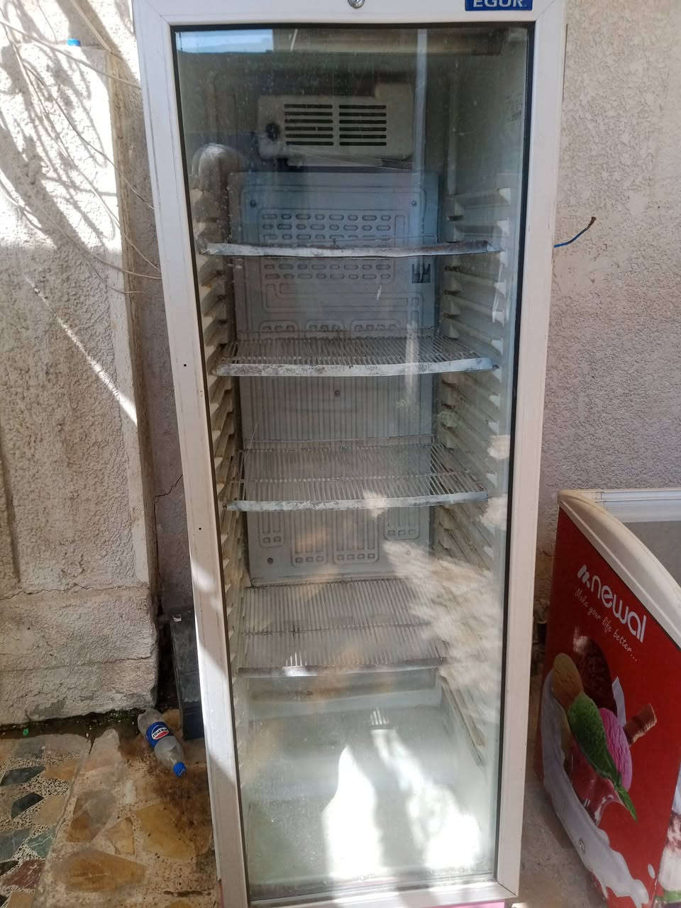 للبيع عارضات تبريد عامودي عدد 2 سعر الواحده 200
شغالات خير من الله 
ضمان 10 ايام من تاريخ الشراء *********** بغداد حي البساتين
