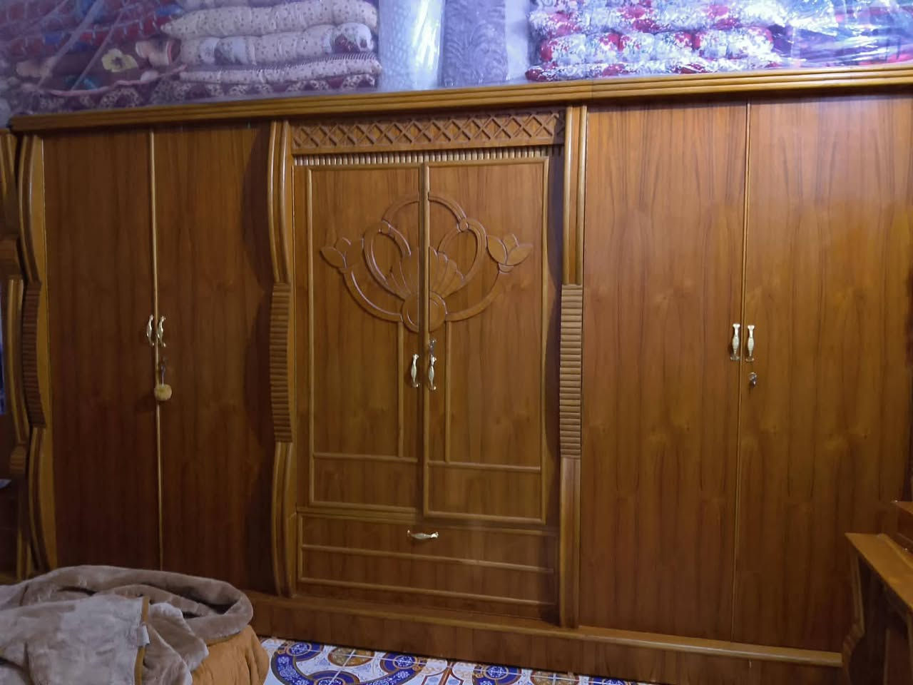 غرفه اخشاب عراقي صاج كلش نضيفه ما بيها اي شخط دوشك ويها تفصال مسوينه وبعده عالي وجديد سعر 850 رقم الهاتف ***********
