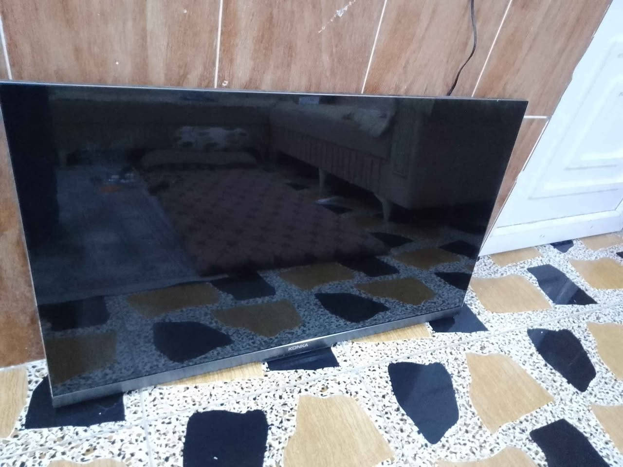 تلفزيون كونكا عاطل للبيع 👇👇

تلفزيون KONKA حجم 50

شديد طاقة شمسية صار خربطة بالكهرباء الشاشة هيج صار بيها.. بعد ما اعرف شنو خللها شيلد أو انتكريت...

السعر 30  ألف وبيها مجال

العنوان//كركوك-- بنجاعلي *********** كركوك, العراق
