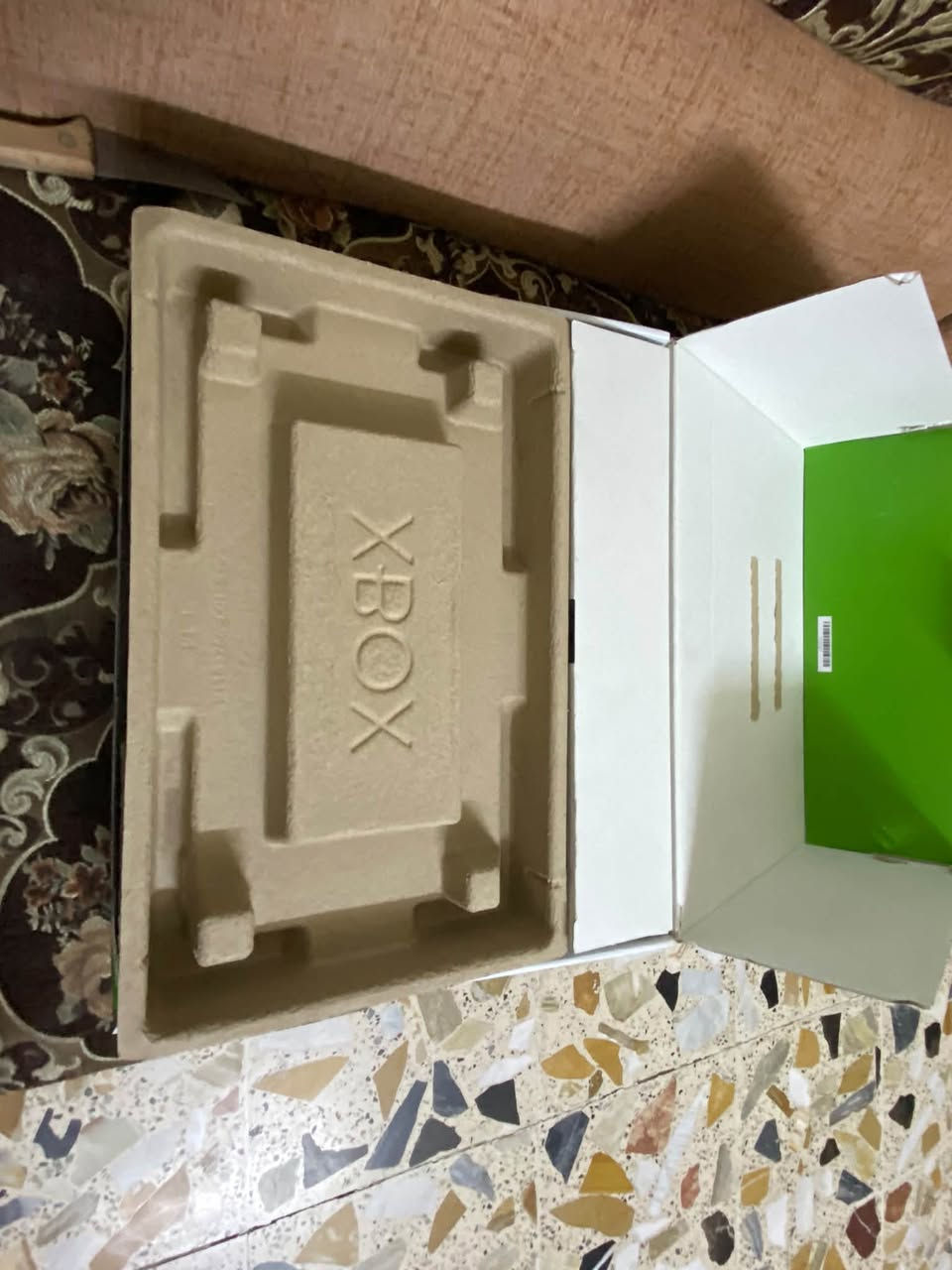 لسلام عليكم شباب اكسبوكس سيريس اس للبيع نص تيرة 512GB الجهاز كامل من كل ملحقاتة جوستكات ثنين مروحة تبريد وايرات الجهاز كله كامل  ويجي ويا احساب بي العاب اسسن العراق سعر العبة 70الف وفيفا 25 سعره 20 الف وبلاك اوبس سعره 23 الف ورددن ردبشن سعره 30 الجهاز كامل من كلشي ول جوستك الثانية الون مالته اصدار محدود تكدر تبيعه وحد بسعر اغلى من الجوستك العادية الجهاز اصدار 2021 سعرة500 وبي مجال للشراي 
مكان بغداد 
الرقم ‪***********
