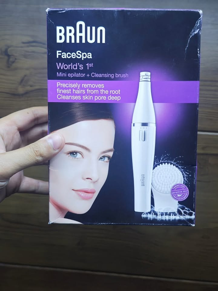 خيااااالية
براون فيس سبا (Braun FaceSpa):
 الاستخدام: جهاز 2 في 1 للوجه يجمع بين إزالة الشعر وتنظيف البشرة.
 الوظائف:
1. رأس إزالة الشعر (Epilator): يزيل أدق شعيرات الوجه من الجذور بدقة.
2. رأس الفرشاة (Cleansing Brush): ينظف مسام البشرة بعمق ويزيل المكياج والشوائب.
 المميزات: مناسب للبشرة الحساسة ومختبر من قبل أطباء الجلدية.
سعر 45 الف 
توصيل 5 الاف لجميع محافظات العراق
للحجز والاستفسار 
على هذا الرقم// ***********

