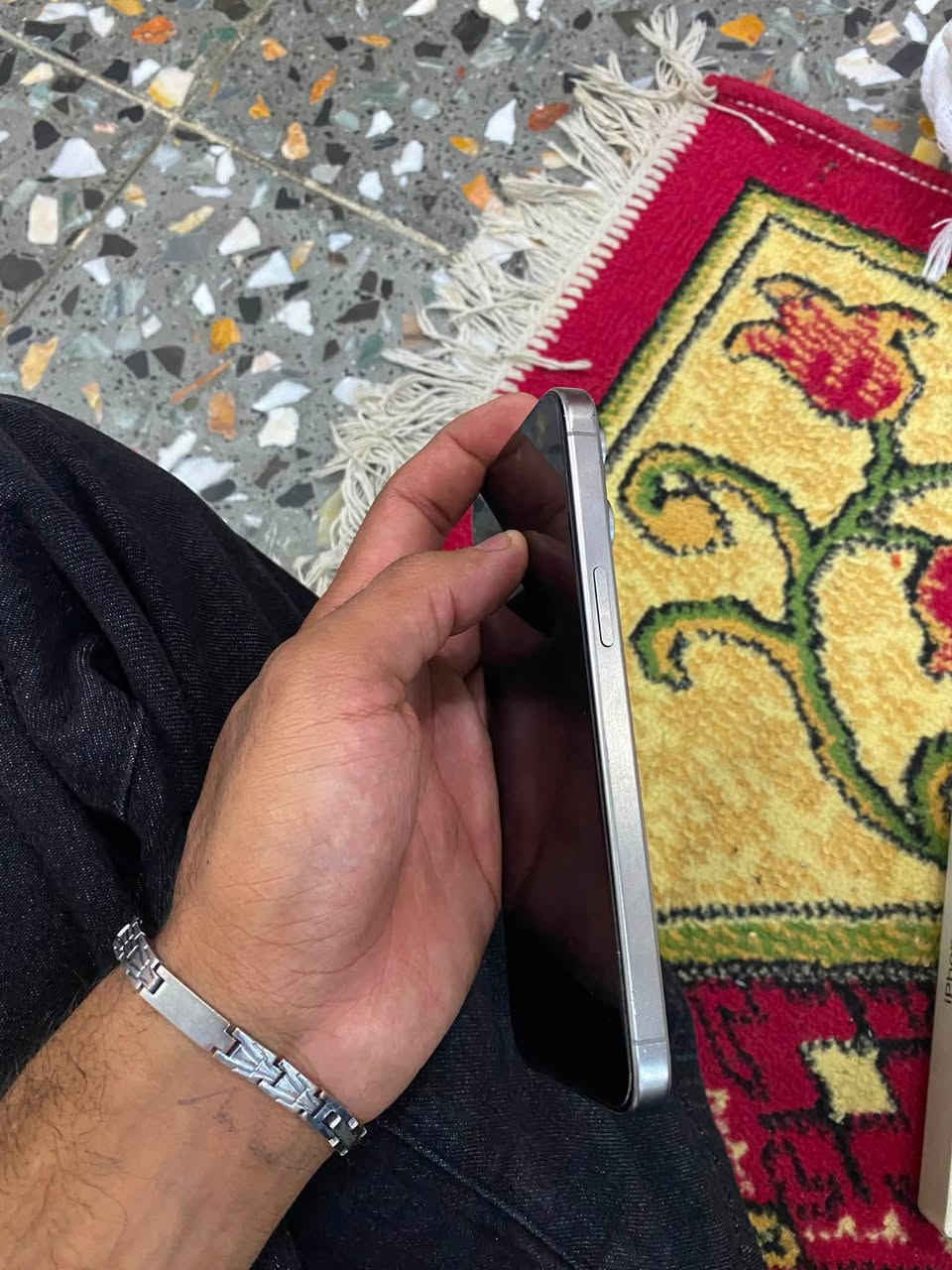 ايفون15برو ماكس البيع مكاني بغداد الحسينيةمبدل شاشه اصلية ع فحص وذاكرة256 بطاريه ٩٠ ملحقاته كاملة
*********** السعر 750 وبي مجال حك جيتك فقط

نص مكتوب في الصور:
- ٤:٣٢
- حالة البطارية
- عادية
- تعمل بطارية iPhone هذه على النحو المتوقع. حول البطارية والضمان...
- الحد الأقصى للقدرة
- ٪٩٠
- هذا قياس لقدرة البطارية مقارنة بقدرتها عندما كانت جديدة. قد تتسبب القدرة المنخفضة بتقليل ساعات الاستخدام بين عملية الشحن والأخرى.
- عدد الدورات
- ٦٩٧
- هذا هو عدد مرات استهلاك iPhone لقدرة البطارية. معرفة المزيد...
- تاريخ التصنيع
- نيسان ٢٠٢٤
- أول استخدام
- آب ٢٠٢٤