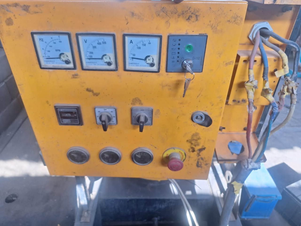 البيع مولد بيركنز انكليزي مولد كاملة عل فحص 
مولد 100 kv طبكة بلادية مكان المولد بغداد التاجي قرب الحي الصناعي 
السعر اتصل

‭***********‬
