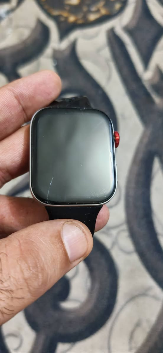 للبيع: ساعة HUAWEI WATCH FIT 3 مستعملة ⌚️
الساعة أصلية 100% وشغالة تمام بدون أي مشاكل فنية (اللمس، الشحن، المستشعرات، والاتصال والصوت كله شغال ونظيف).

الحالة: الساعة مستعملة وبها آثار استخدام واضحة بالبدن (ليست بحالة الوكالة)، لكن أداءها والبطارية ممتازين جداً ومناسبة جداً للاستخدام اليومي.

الملحقات: الشاحن المغناطيسي الأصلي متوفر (بدون الكارتونة).

السعر: 95,000 دينار عراقي . 

📍 المكان: واسط - الكوت (البيع مباشر وجهاً لوجه بعد الفحص والمعاينة).
📞 للتواصل: يرجى مراسلة الخاص
