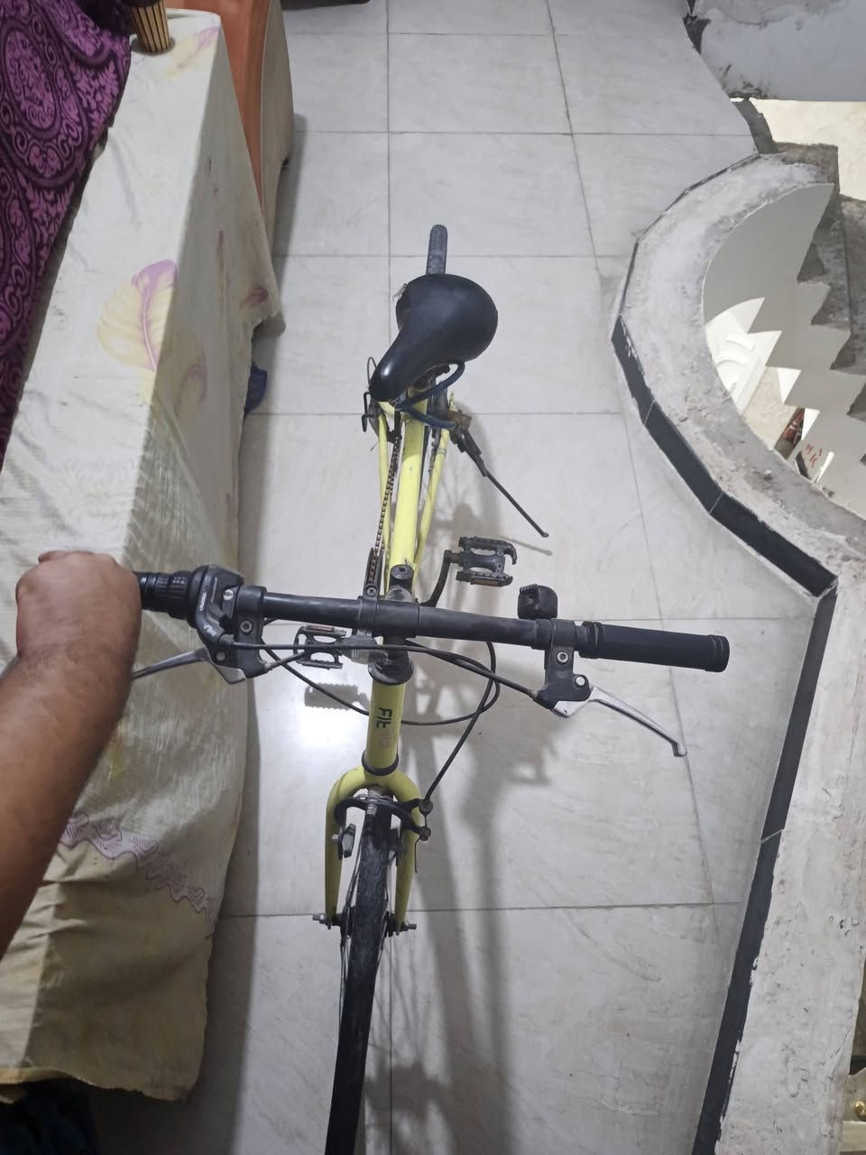 ا السلام عليكم بايسكل رياضي سلم درجه أولئ كلشي بيه شغال بريكات بي ستاند تاير رفيع ويجي ويا قفل 🔐 ومفتاح للتاير سعره ٤٥ ألف وبيه مجال للطبيين يتحمل وزن حتى ١٠٠ كيلو مكاني بغداد الثعالبه شارع ٢٠ الأخير توصيل متوفر ٥ آلاف مناطق مجاورة فقط تواصل ***********
