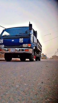 نيسان قلاب • ٤طن • موديل ٢٠٠٠
