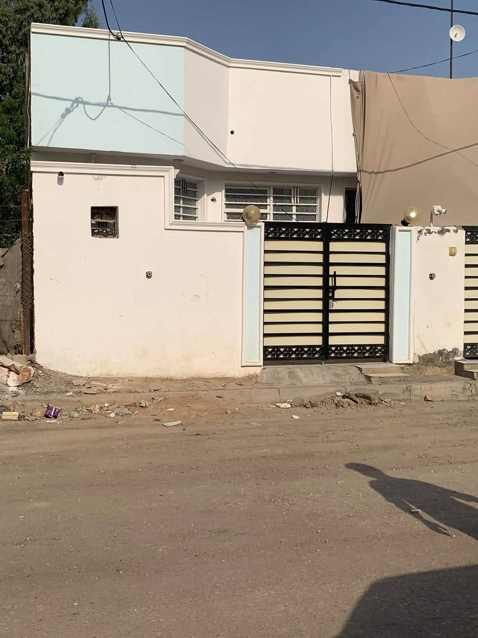 سلام عليكم بيت طابو زراعي سند ٢٥ بكيعان حجي هندي بيت بناء جديد كله بي غرفه وبراني وصاله ومطبخ وحمام داخلي وخارجي بي منضومه كهرباء بنيان طابوك كونكريت مسلح بيت نضيف كلش مساحه 100متر
سعره #♦️٥٧ بي مجال قليل 
رقمه صاحب للبيت ‭***********
@إشارة
